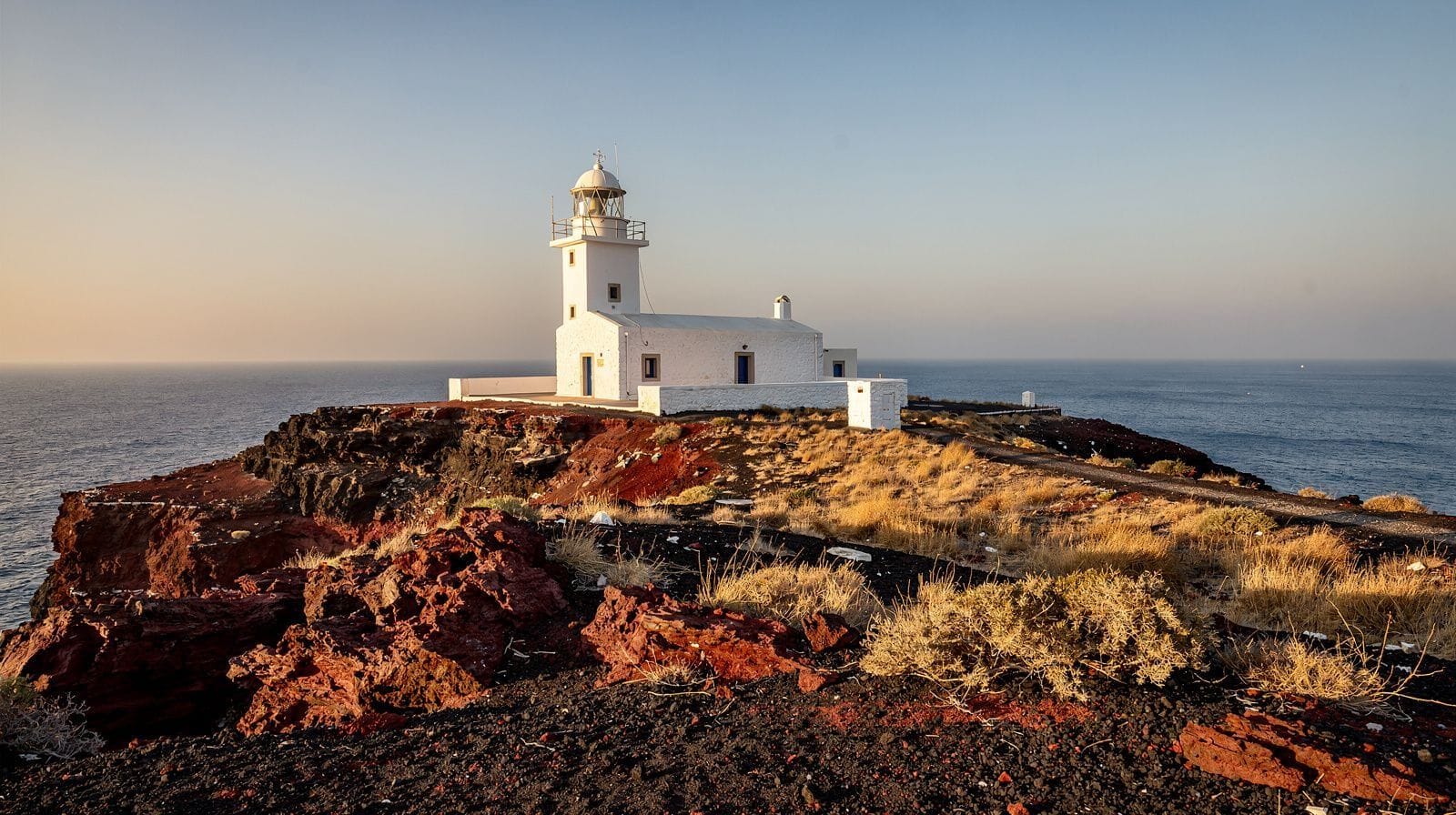 Faro de Akrotiri: la alternativa tranquila al atardecer de Santorini