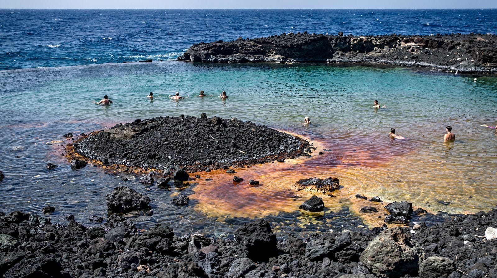 Palea Kameni y las aguas termales