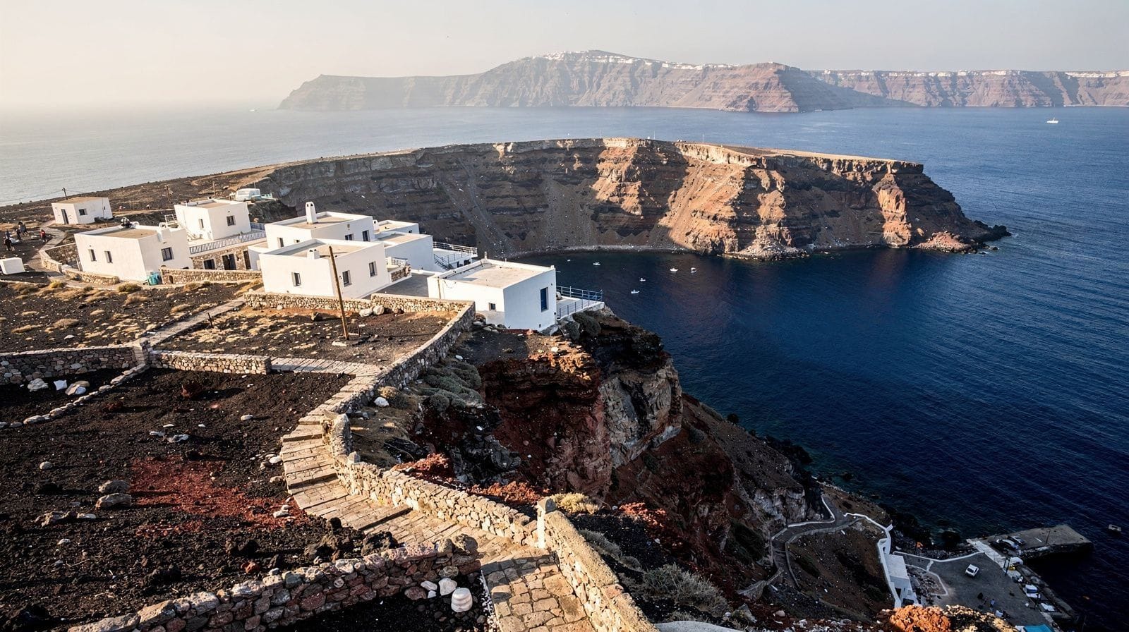 Thirassia: la hermana tranquila de Santorini