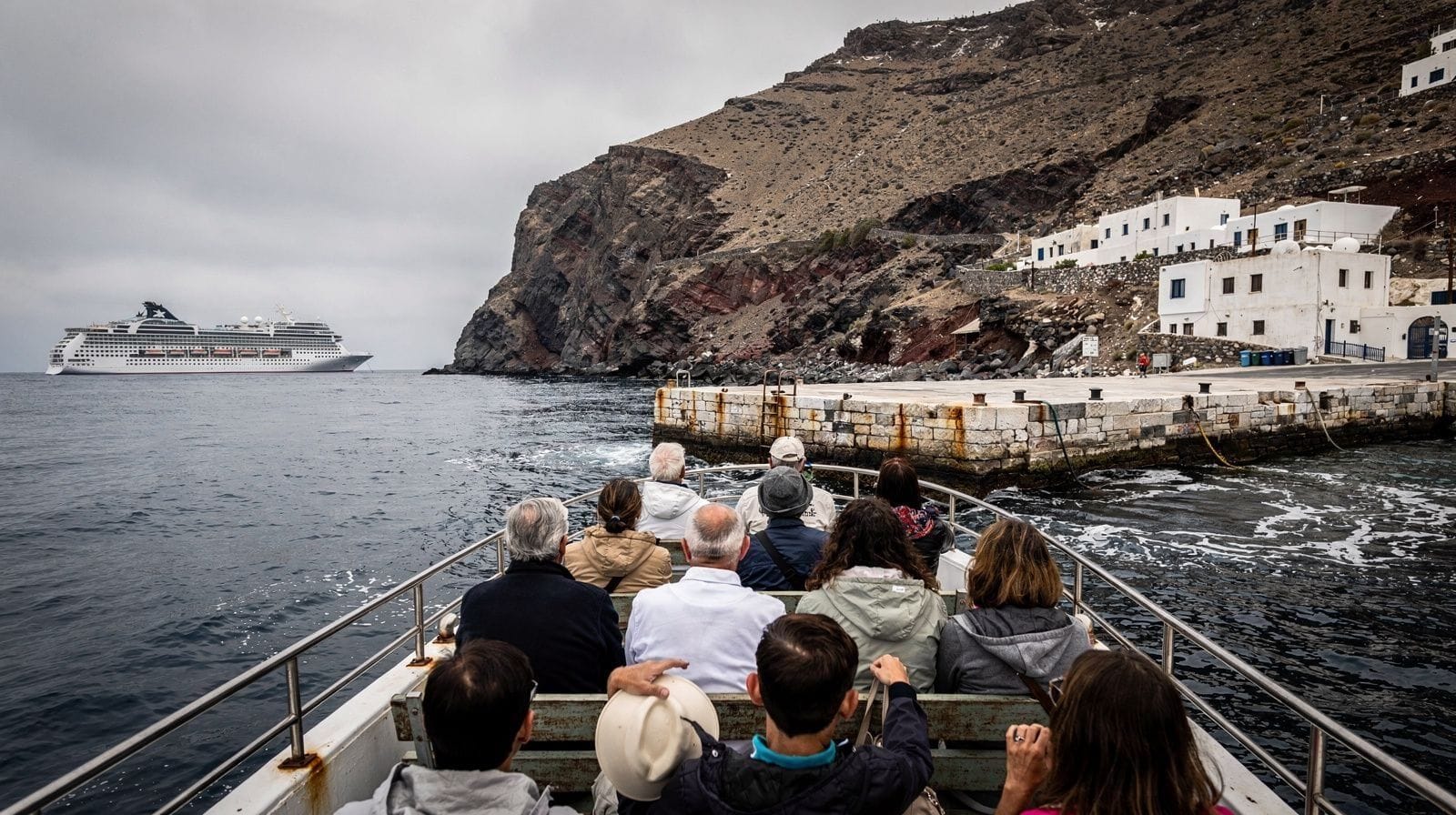 Les meilleures excursions à terre à Santorin : choisir avant d'accoster
