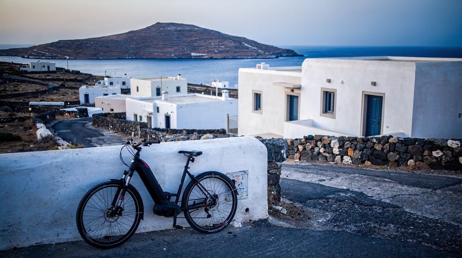 Explorer Santorin à vélo électrique
