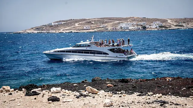 Day Trips from Santorini: Akrotiri, Wineries and the Islands Beyond