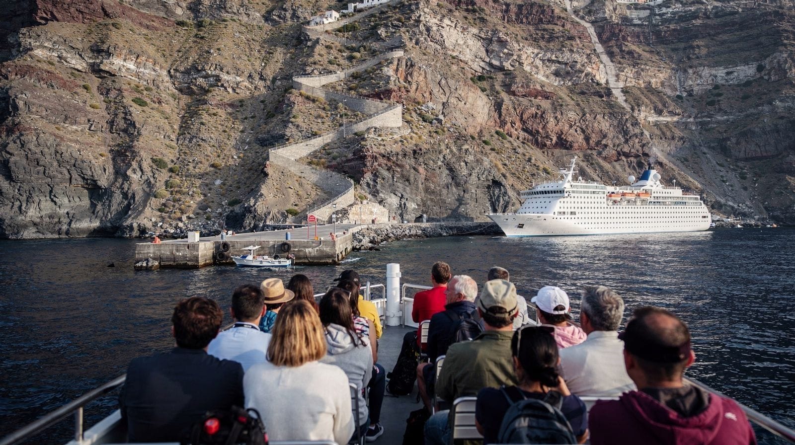 Guide du port de croisiere de Santorin : du bateau a Fira