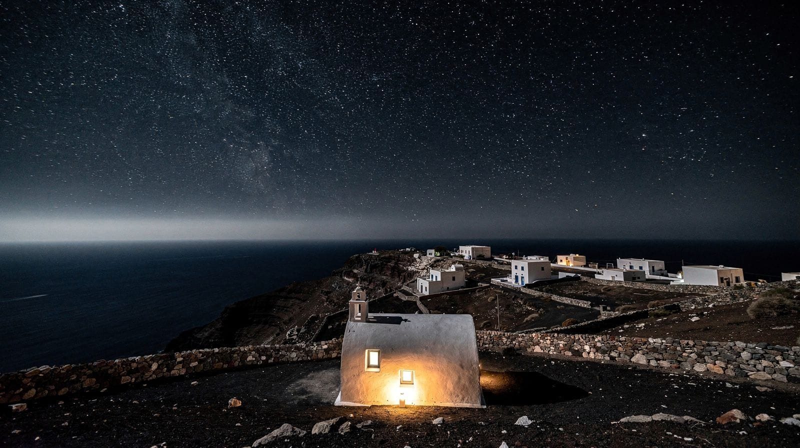 Observer les étoiles à Santorin après le coucher du soleil