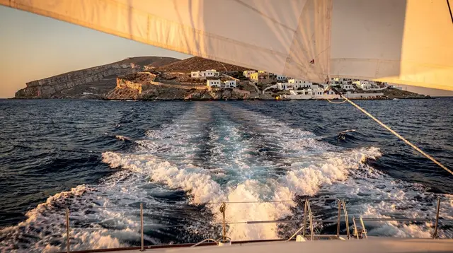 Sunset Cruise or Oia on Foot? How to Choose in Santorini