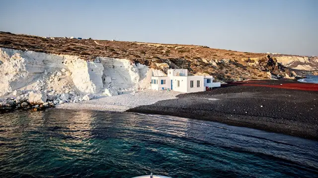 White Beach and Black Beach, Akrotiri