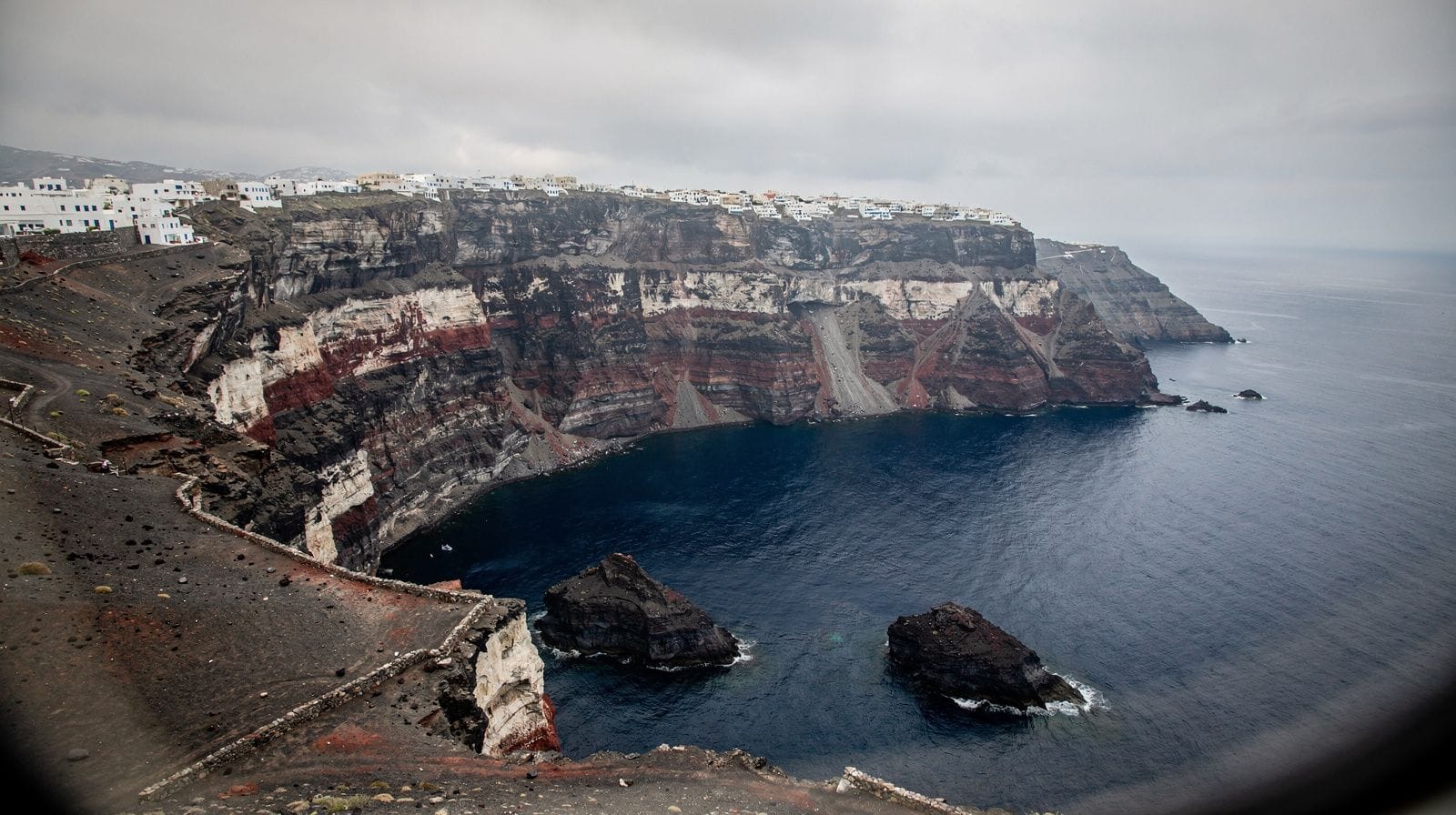 Santorini e Milos in una settimana: itinerario sulla costa vulcanica
