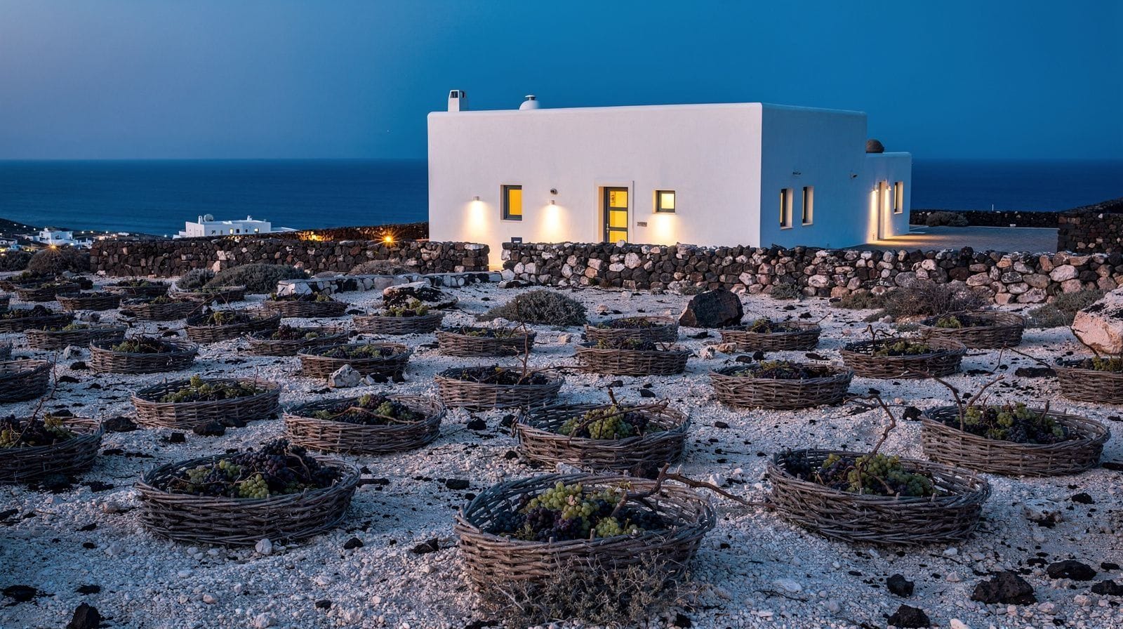 Due Giorni sulla Strada del Vino di Santorini: Assyrtiko, Pyrgos e Megalochori