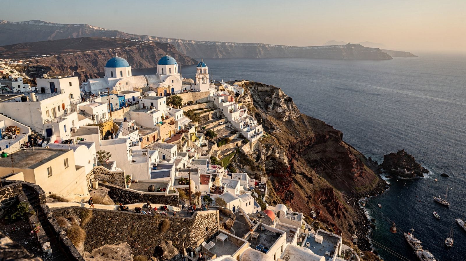 Santorini senza auto: 3 giorni tra bus, barche e camminate